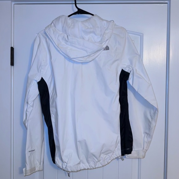 Women’s The North Face white and black rain jacket - Picture 2 of 3